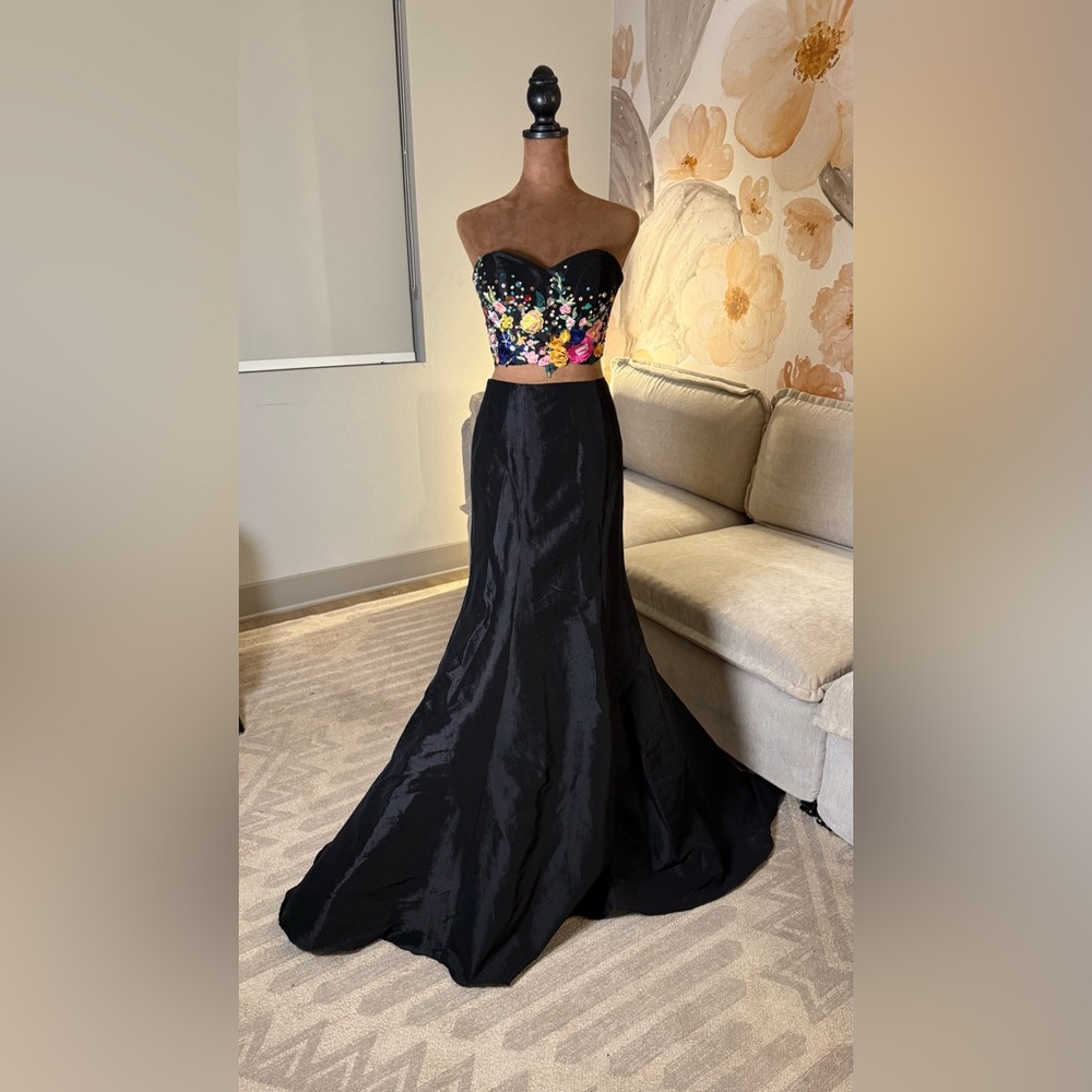 New JOLENE PROM & PAGEANT 2 pieces set skirt and top size 2 Style 16126